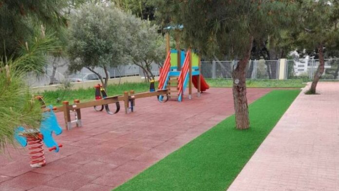 Ολοκληρώθηκε η παιδική πλατεία στο 1ο & 2ο Νηπιαγωγείο Λυκόβρυσης
