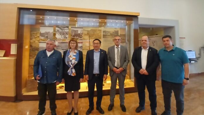 Σύσκεψη Δημάρχου Θηβαίων με τον Πρέσβη της Κίνας
