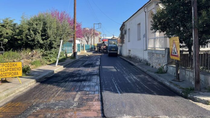 Το εκτεταμένο έργο ασφαλτοστρώσεων του Δήμου Τυρνάβου και της ΔΕΥΑΤ συνεχίζεται