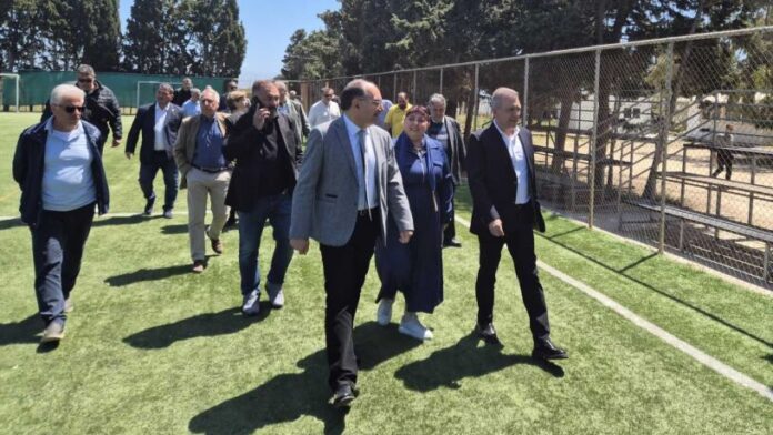 Περιοδεία Υπ.Αθλητισμού στην Πάρο – Δημιουργία νέου ποδοσφαιρικού γηπέδου στη Νάουσα