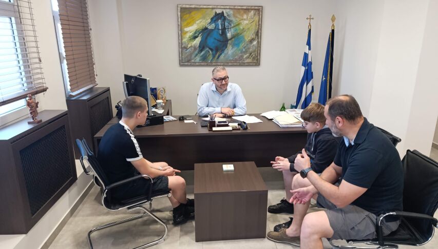 Δ. Ωραιοκάστρου: Εύσημα Π. Τσακίρη στα αδέλφια Τοπαλίδη για τις σημαντικές επιτυχίες τους