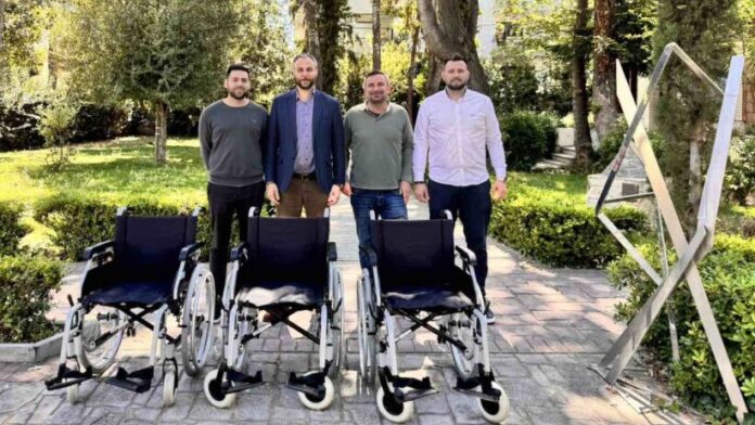 Χορηγία τριών αναπηρικών αμαξιδίων στον Δήμο Βριλησσίων