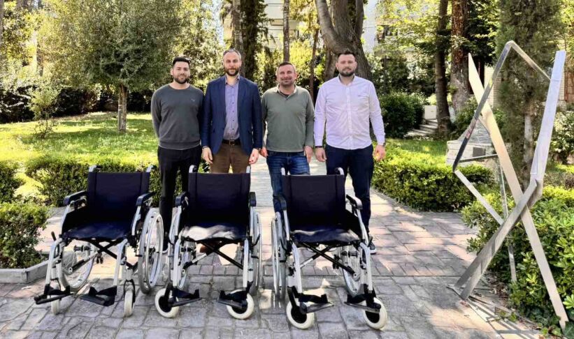 Χορηγία τριών αναπηρικών αμαξιδίων στον Δήμο Βριλησσίων