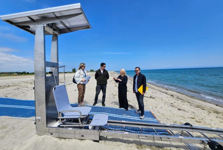 Δύο καινοτόμες εγκαταστάσεις για αυτόνομη πρόσβαση ΑμεΑ στις ακτές της Κατερίνης