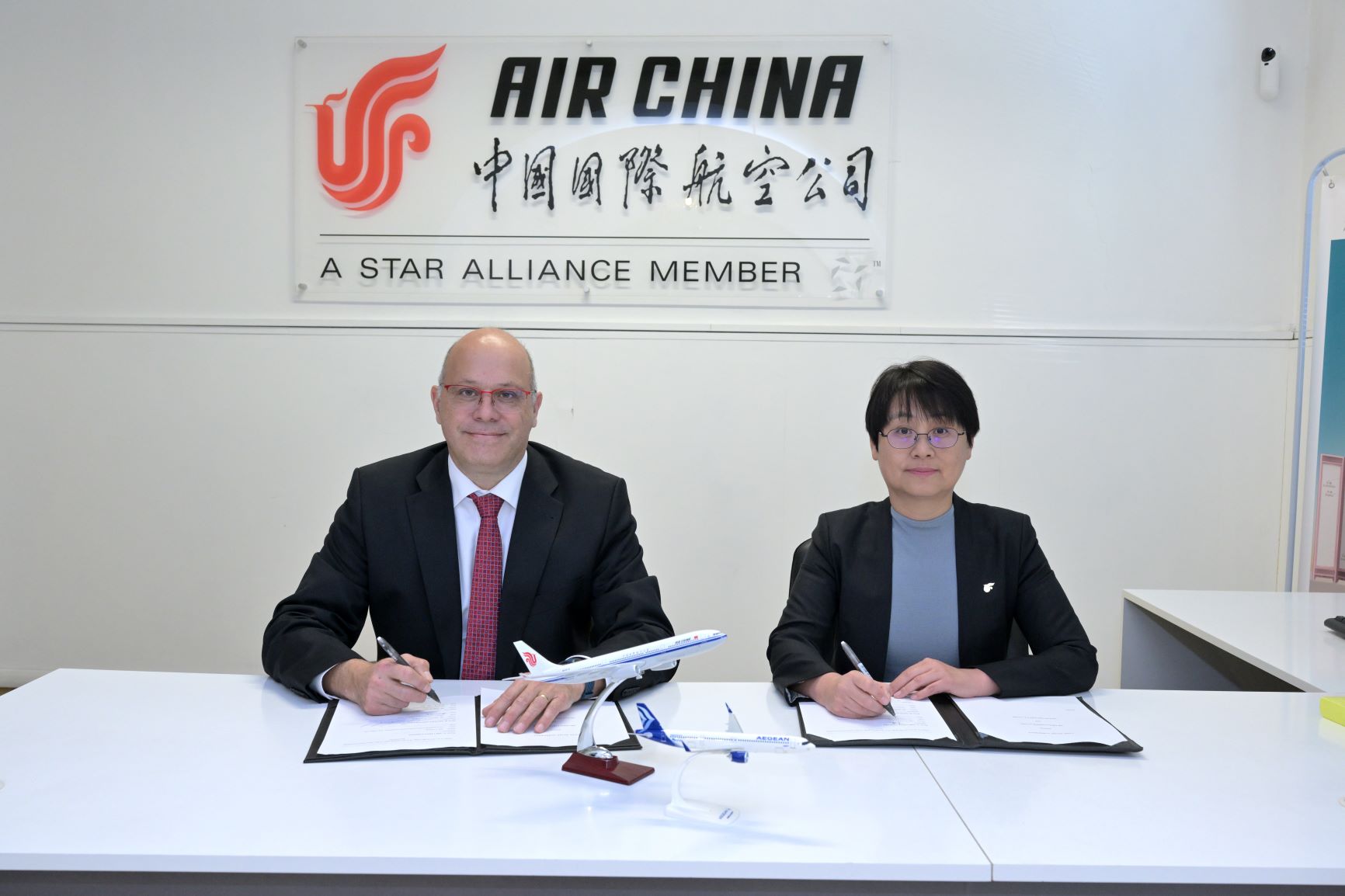Η AEGEAN ανακοινώνει νέα σύμπραξη με την Air China για κοινές πτήσεις κωδικού