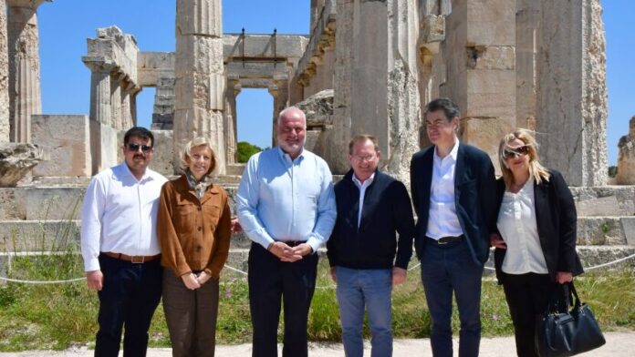 Σύσκεψη Δημάρχου Αίγινας με Γάλλους Γερουσιαστές