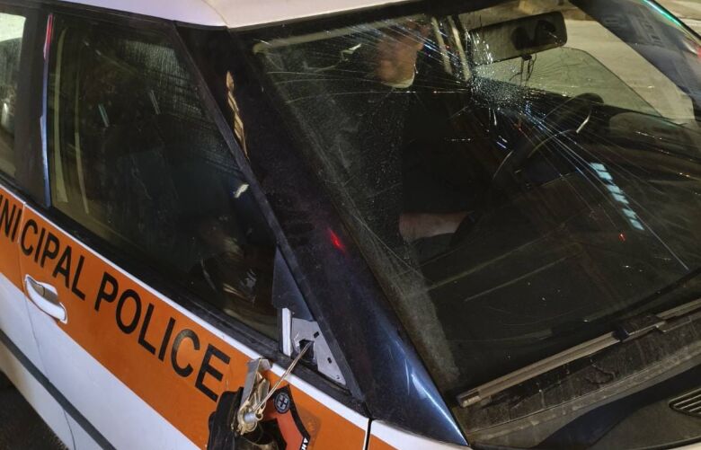 Δ. Αθηναίων: “Αποδοκιμάζουμε την αναίτια επίθεση σε όχημα της Δημοτικής Αστυνομίας”