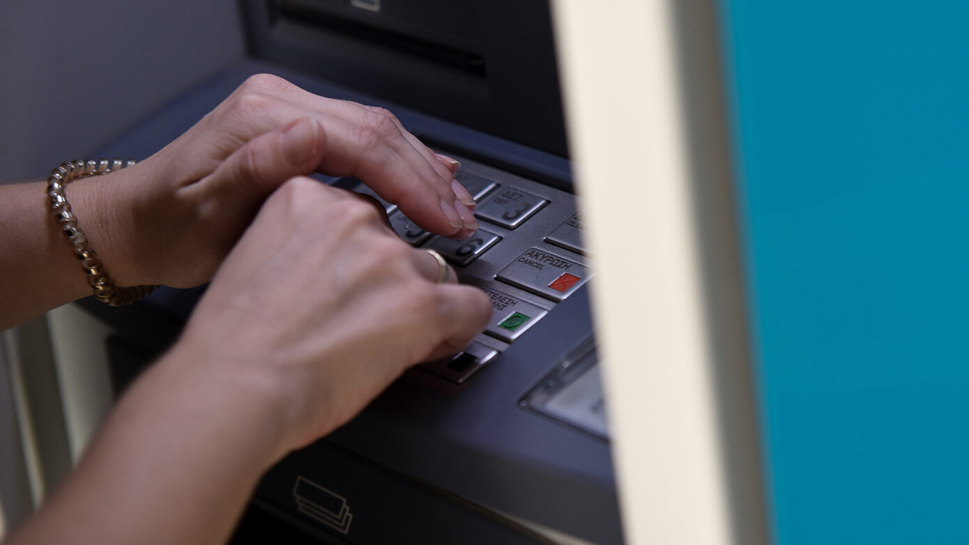 “Τροποποιήσεις στη λειτουργία των τραπεζών εξαιτίας του Καθολικού Πάσχα”
