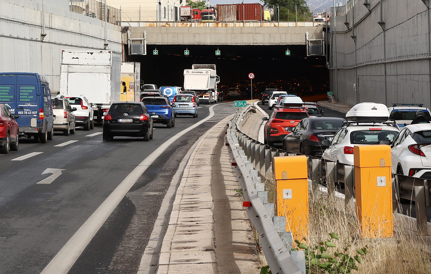 Σύγκρουση στην Αττική Οδό – Που παρατηρούνται σημαντικές καθυστερήσεις