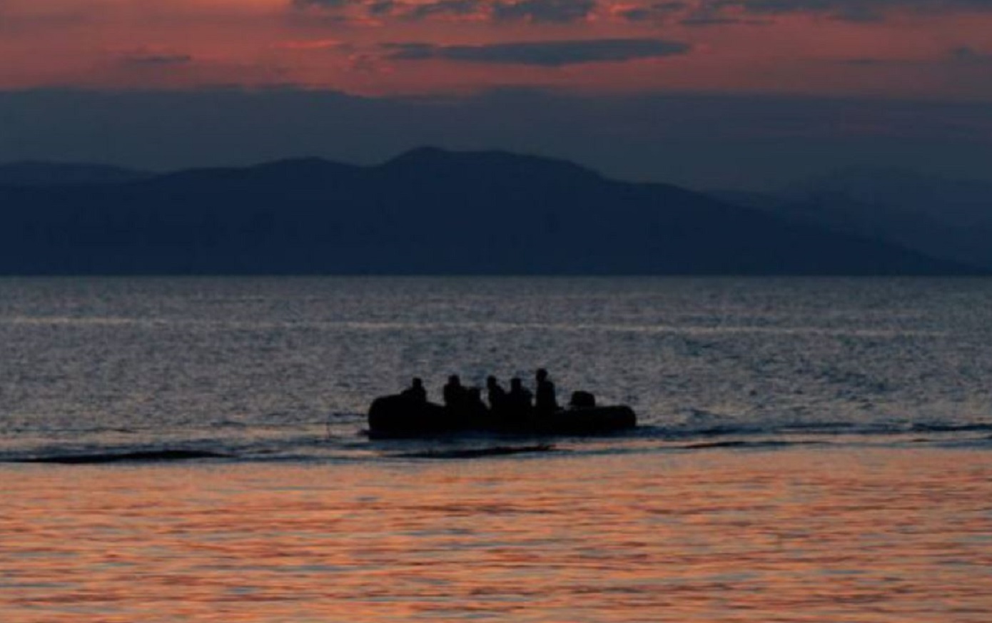 Πατέρας διένυσε χιλιόμετρα για να διασώσει τον γιο του – Επί 7 ημέρες αγωνίζονταν με τα κύματα, χωρίς νερό και τροφή