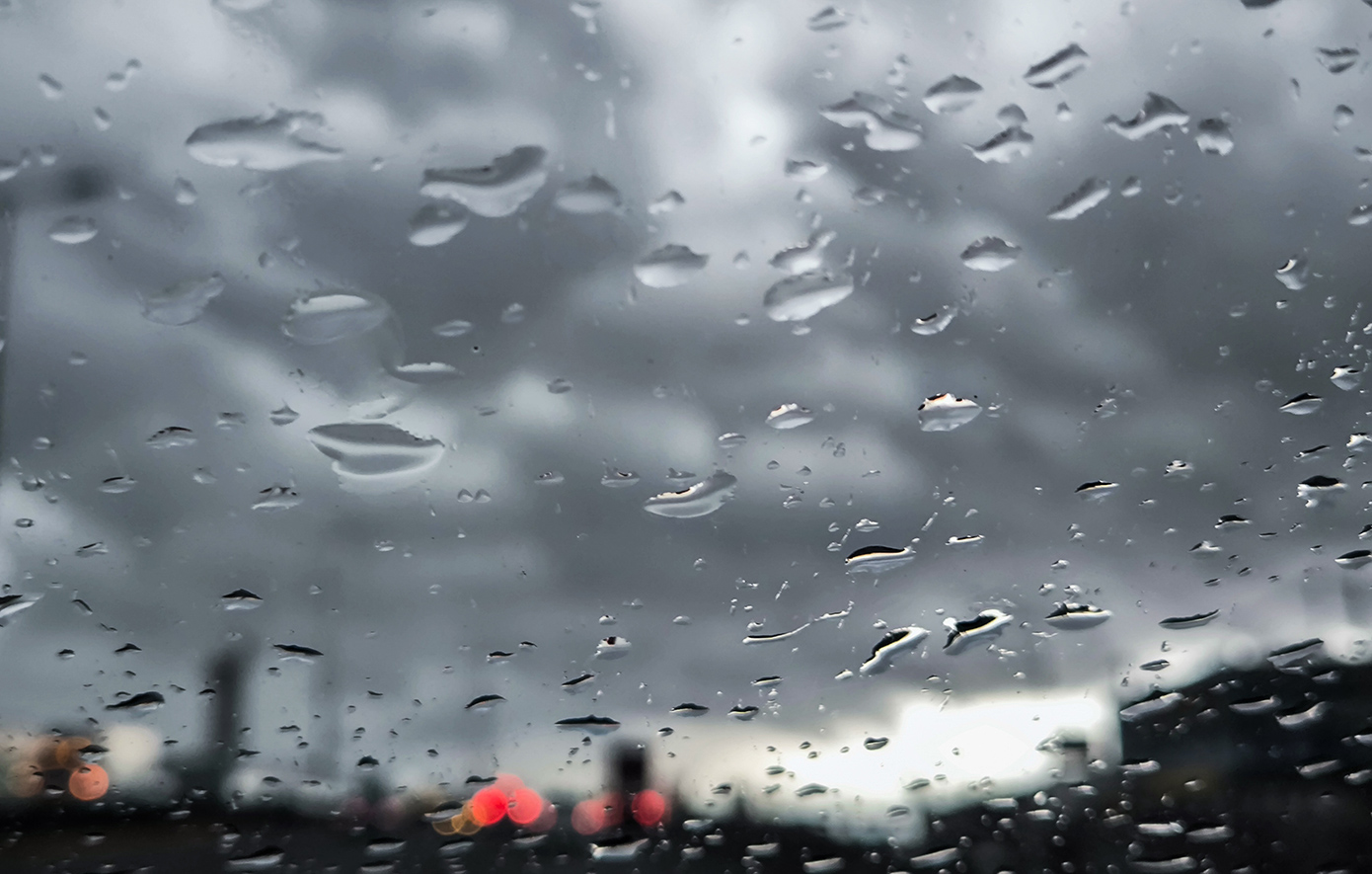 Καιρός: Βροχοπτώσεις, καταιγίδες και θερμοκρασίες έως 25 βαθμούς Κελσίου – Πότε θα φύγει η αφρικανική σκόνη