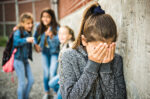 Bullying: Τα σημάδια που οι γονείς δεν πρέπει να παραβλέπουν – «Ένα στα τρία παιδιά υφίσταται εκφοβισμό»