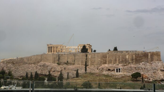 ΣτΕ: Επιβολή νέου προστίμου για την αργοπορία κατεδάφισης των αυθαίρετων ορόφων του ξενοδοχείου Coco-Mat στην Ακρόπολη