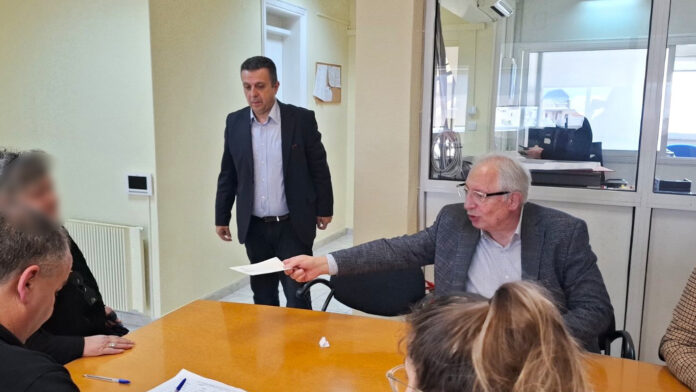 Ο Δήμαρχος Αμαρουσίου μοίρασε 130 επιταγές για το Πάσχα