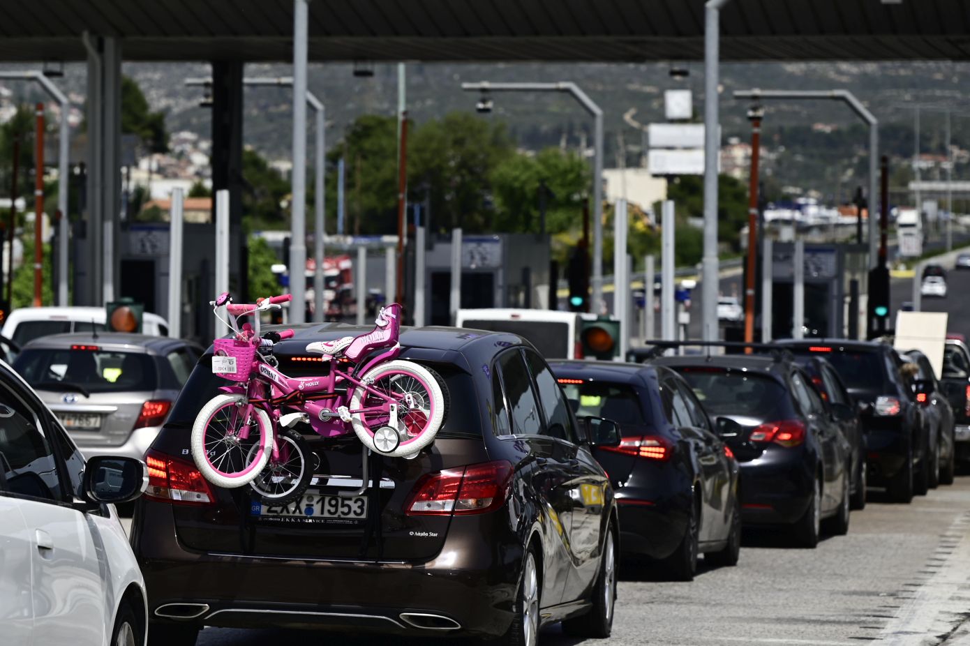 Αποχαιρετούν την Αττική οι Αθηναίοι για Πάσχα – Αναχώρηση και των τελευταίων εκδρομέων