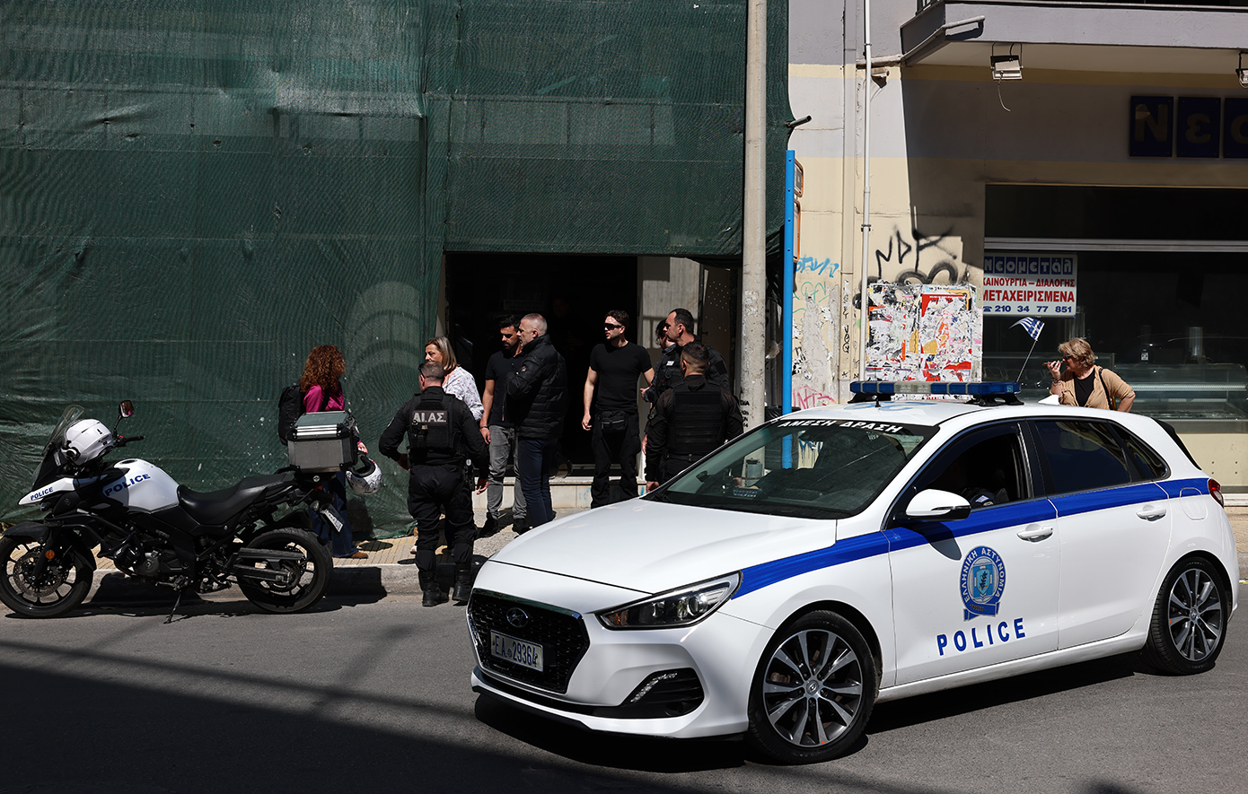 Εργαζόμενος ΕΦΚΑ για το περιστατικό με καραμπίνα: Ο συνάδελφος αιμορραγεί σοβαρά