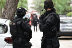 Επιχείρηση των ΕΚΑΜ σε συνοικίες των Αχαρνών: Συλλήψεις 5 ατόμων για κρυμμένο οπλοστάσιο