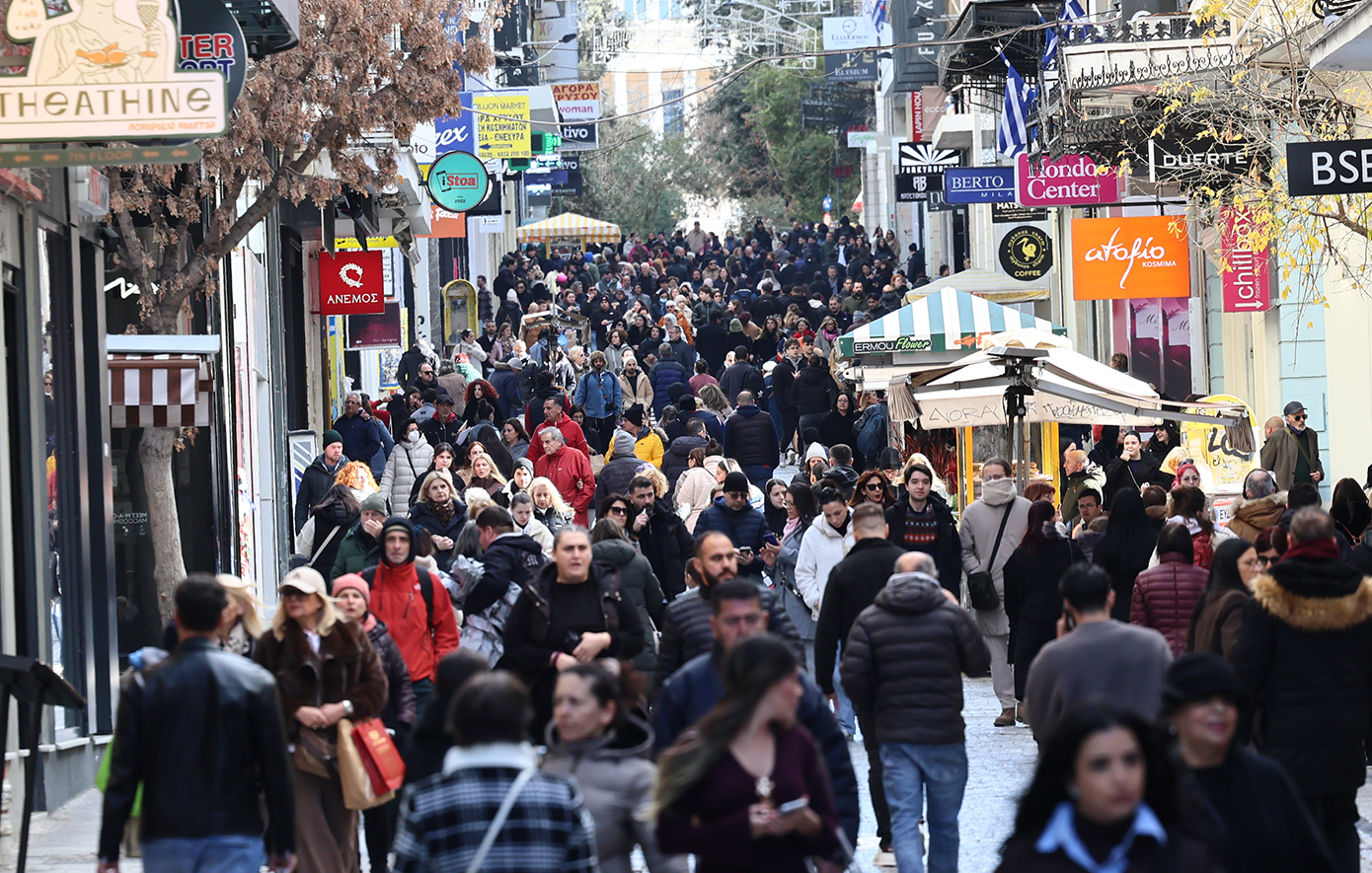Κατώτατος στα 920 ευρώ από σήμερα: Πόσο αυξάνονται μισθοί, επιδόματα και κλιμάκια – Επωφελούνται 1,5 εκατομμύριο πολίτες