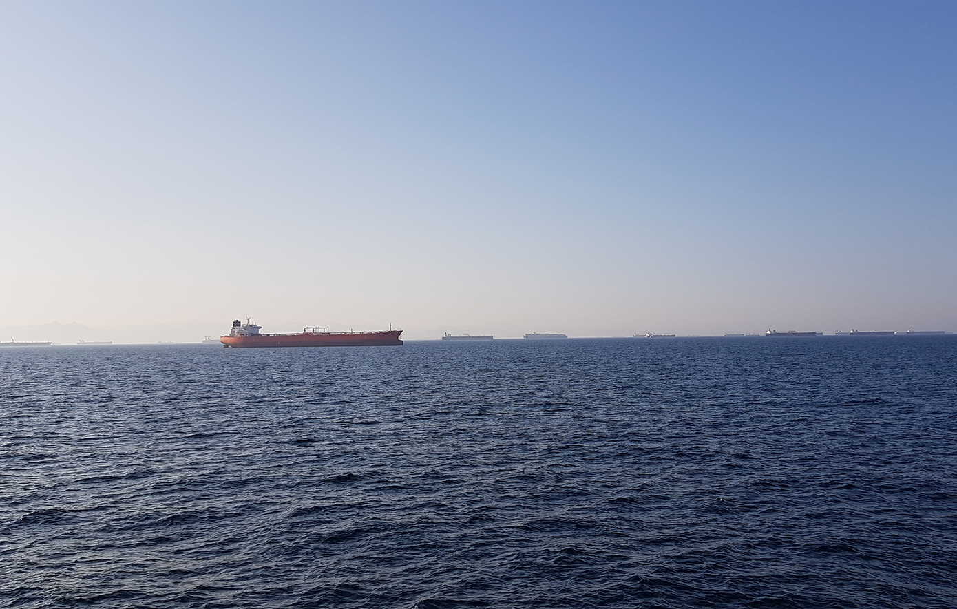 Αθέατα τάνκερ στα Στενά του Ορμούζ: Πώς το Ιράν ελέγχει το παγκόσμιο πετρέλαιο