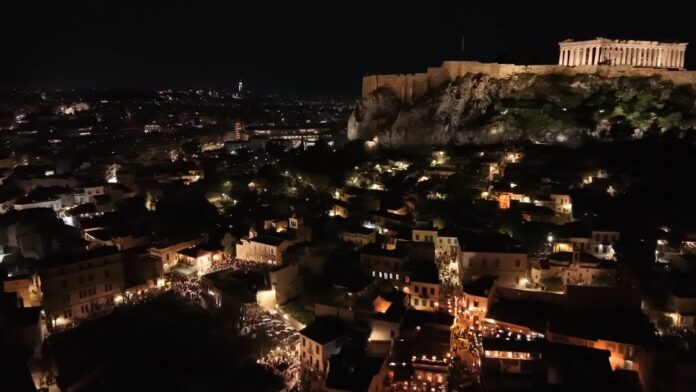 “Η περιφορά των Επιταφίων στην Ακρόπολη – Δείτε εντυπωσιακό βίντεο από drone”