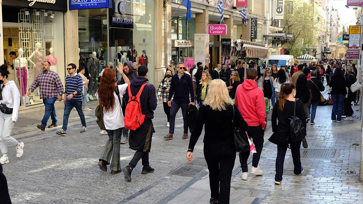 Πάσχα 2025: Πώς λειτουργούν σήμερα τα καταστήματα – Ποιες μέρες μένουν κλειστά