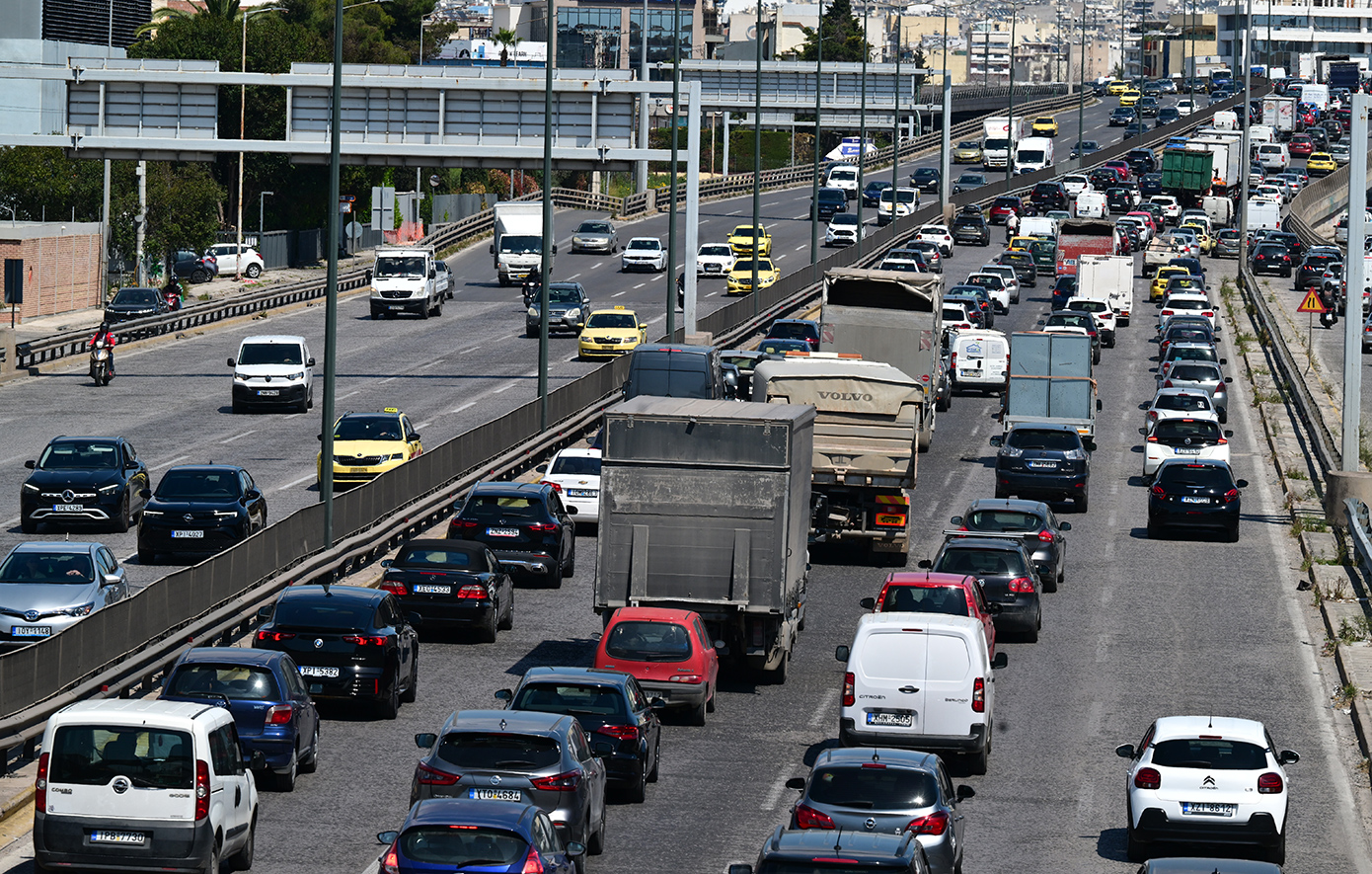 Κυκλοφοριακό χάος: Καθυστερήσεις στην Αθηνών – Κορίνθου και προβλήματα στον Άγιο Στέφανο