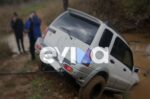 Συγκλονιστικό ατύχημα στην Εύβοια: Τζιπ κατέληξε σε ρέμα – Οι τέσσερις επιβάτες διασώθηκαν την ύστατη ώρα