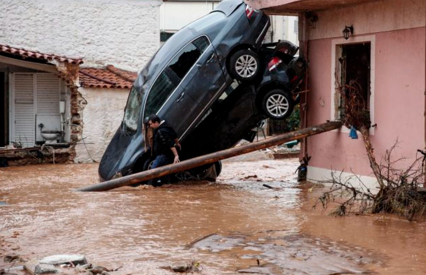 Εκτοξεύονται η συχνότητα και το κόστος των φυσικών καταστροφών στην Ελλάδα – Πάνω από 1 δισ. οι ζημιές