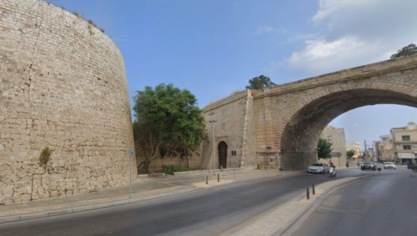 Ηράκλειο: Χάθηκε ο 94χρονος που γλίστρησε από τα Ενετικά Τείχη – Τι οδήγησε στο τραγικό συμβάν