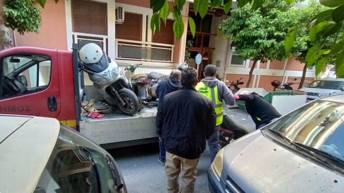 Ο Δήμος Ζωγράφου απομάκρυνε παρατημένα μοτοποδήλατα