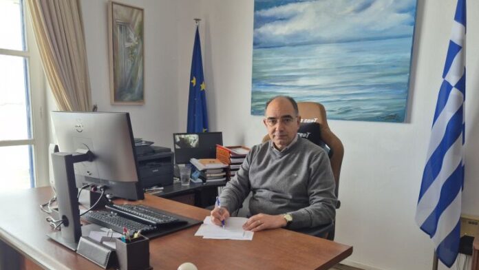 Δ. Πάρου: Υπογραφή σύμβασης για μεταφορά ογκωδών αντικειμένων