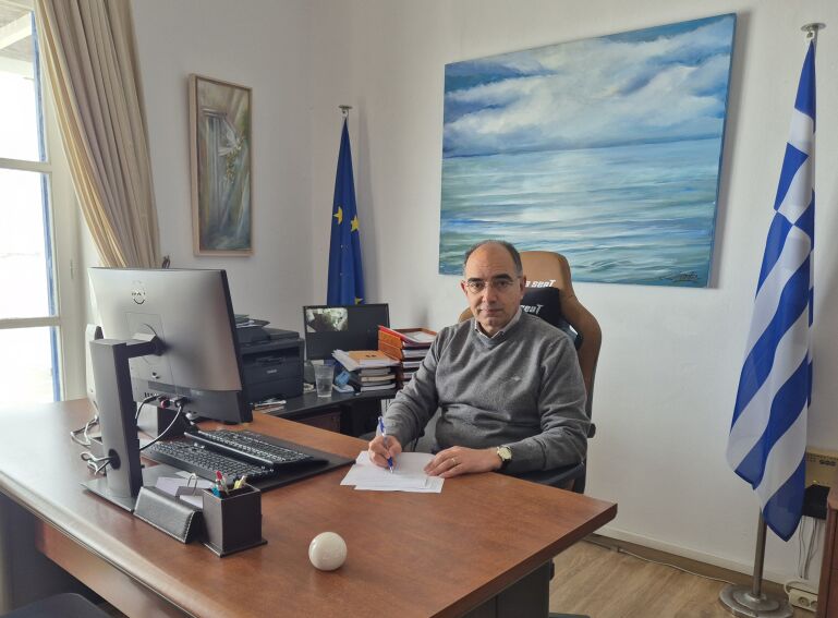 Δ. Πάρου: Υπογραφή σύμβασης για μεταφορά ογκωδών αντικειμένων