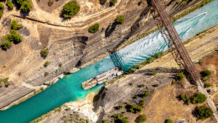 Τραγωδία στον Ισθμό – Σορός 17χρονης εντοπίστηκε να επιπλέει στο κανάλι της Διώρυγας