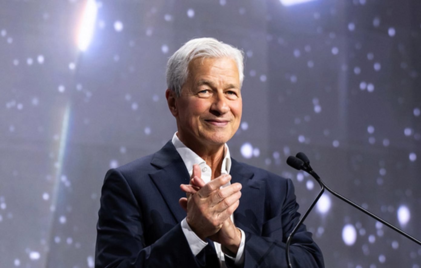 Ο επικεφαλής της JPMorgan κρούει τον κώδωνα για τις τράπεζες και επικρίνει την Ευρώπη: