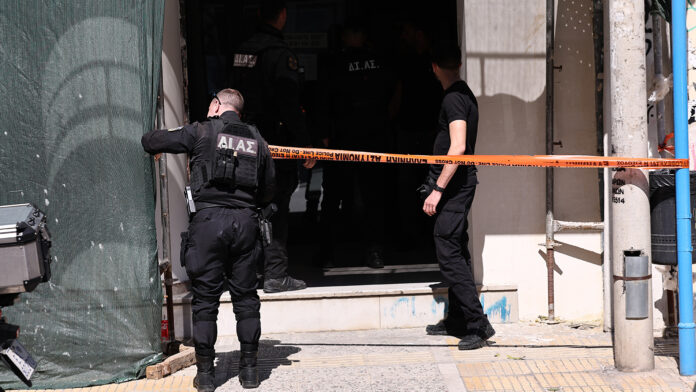 Σήμερα απεργούν οι υπάλληλοι του ΕΦΚΑ και οι δικαστικοί υπάλληλοι κάνουν στάση εργασίας μετά τις επιθέσεις του 89χρονου πιστολέρο