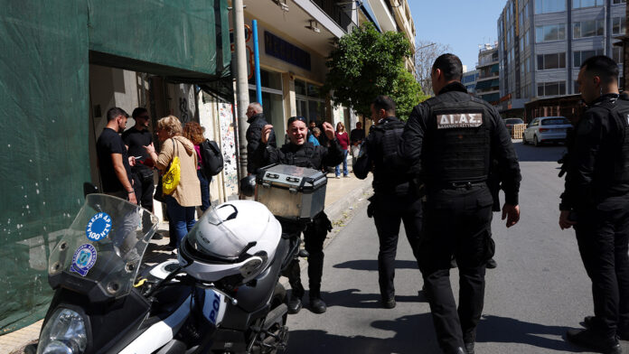 Ασφαλείς οι πέντε τραυματίες από τον 89χρονο πιστολέρο στον ΕΦΚΑ Κεραμεικού και στο Πρωτοδικείο