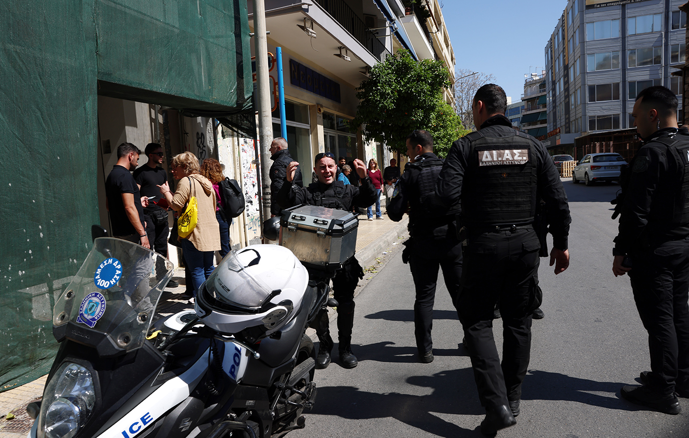 Ασφαλείς οι πέντε τραυματίες από τον 89χρονο πιστολέρο στον ΕΦΚΑ Κεραμεικού και στο Πρωτοδικείο