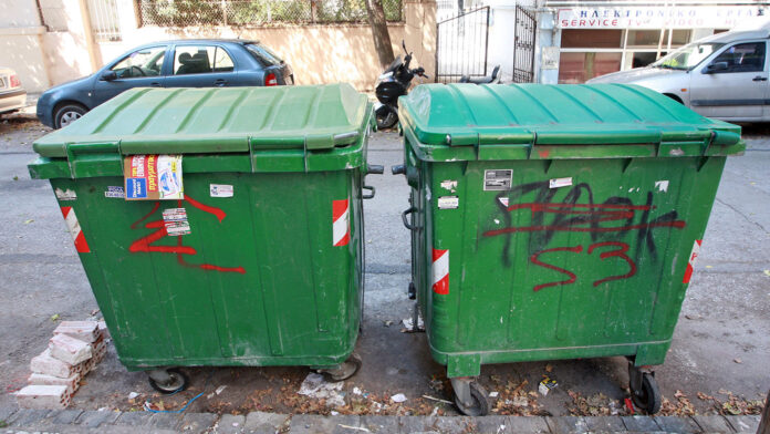 Άστεγος εντοπίστηκε σε κάδο απορριμμάτων στη Θεσσαλονίκη από εργαζόμενους κατά την αποκομιδή