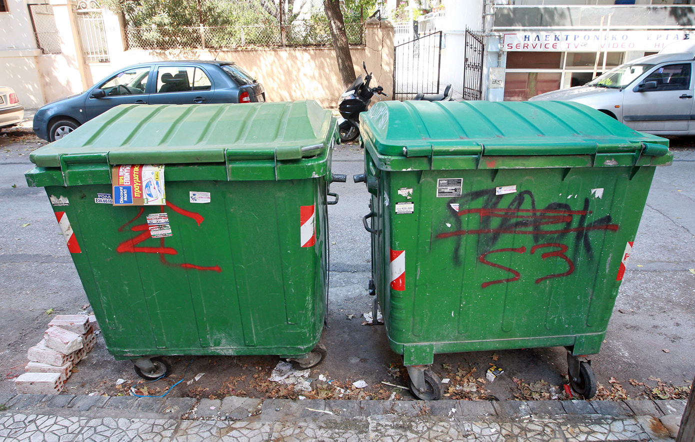 Άστεγος εντοπίστηκε σε κάδο απορριμμάτων στη Θεσσαλονίκη από εργαζόμενους κατά την αποκομιδή