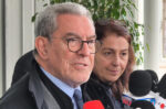 «Νιώθω δικαιωμένος στη δουλειά μου» – Η απάντηση Καπερνάρου στην επίθεση με γκαζάκια στο γραφείο του