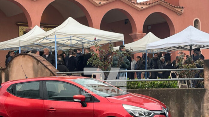 Αποχαιρετισμός στην 43χρονη Ελευθερία Γιακουμάκη: «Δεν είχε δικαίωμα να ζήσει επειδή χώρισε;»