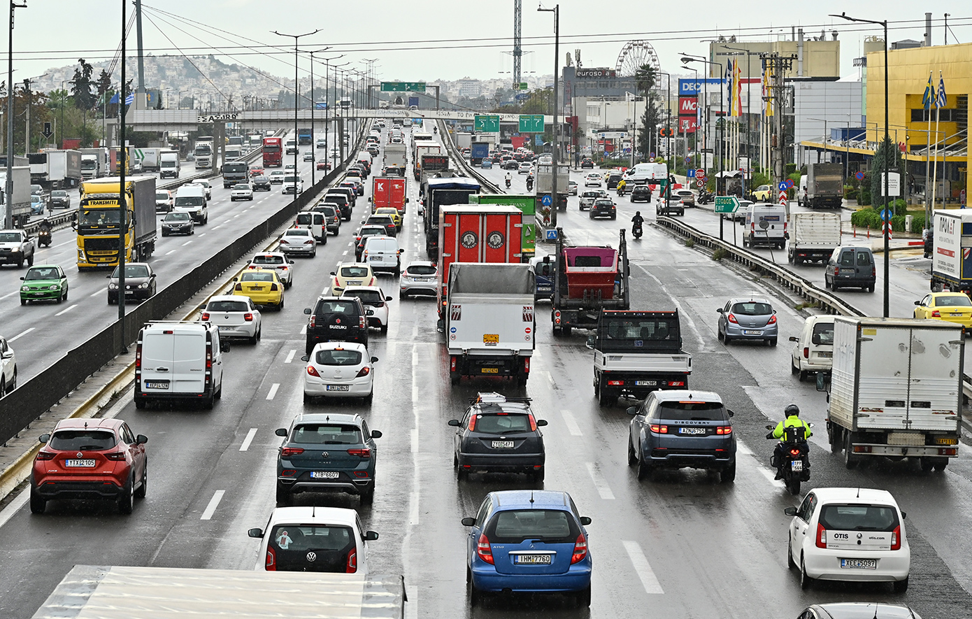 Κίνηση τώρα: Συμφόρηση από το πρωί στον Κηφισό – Καθυστερήσεις στη Λεωφόρο Αθηνών και κύριους δρόμους της Αττικής