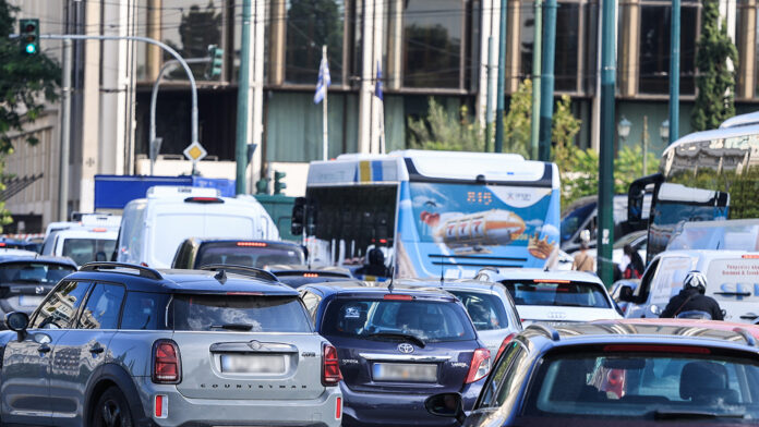 Κίνηση τώρα: Ουρές χιλιομέτρων στον Κηφισό – Καθυστερήσεις πάνω από 30 λεπτά στην Αττική Οδό