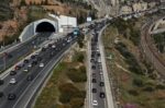 Δύσκολη η επιστροφή των Αθηναίων από την Πασχαλινή απόδραση – Χιλιόμετρα ουρών και σημαντικές καθυστερήσεις