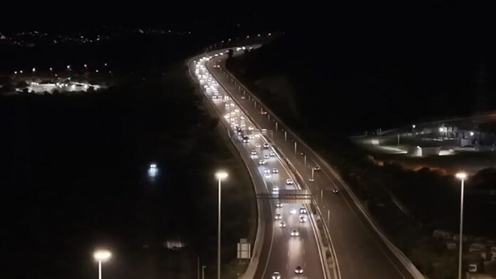 Πασχαλινή επιστροφή εκδρομέων – Έντονη κίνηση από Ίσθμια μέχρι Κινέττα – Ουρές στις Αφίδνες