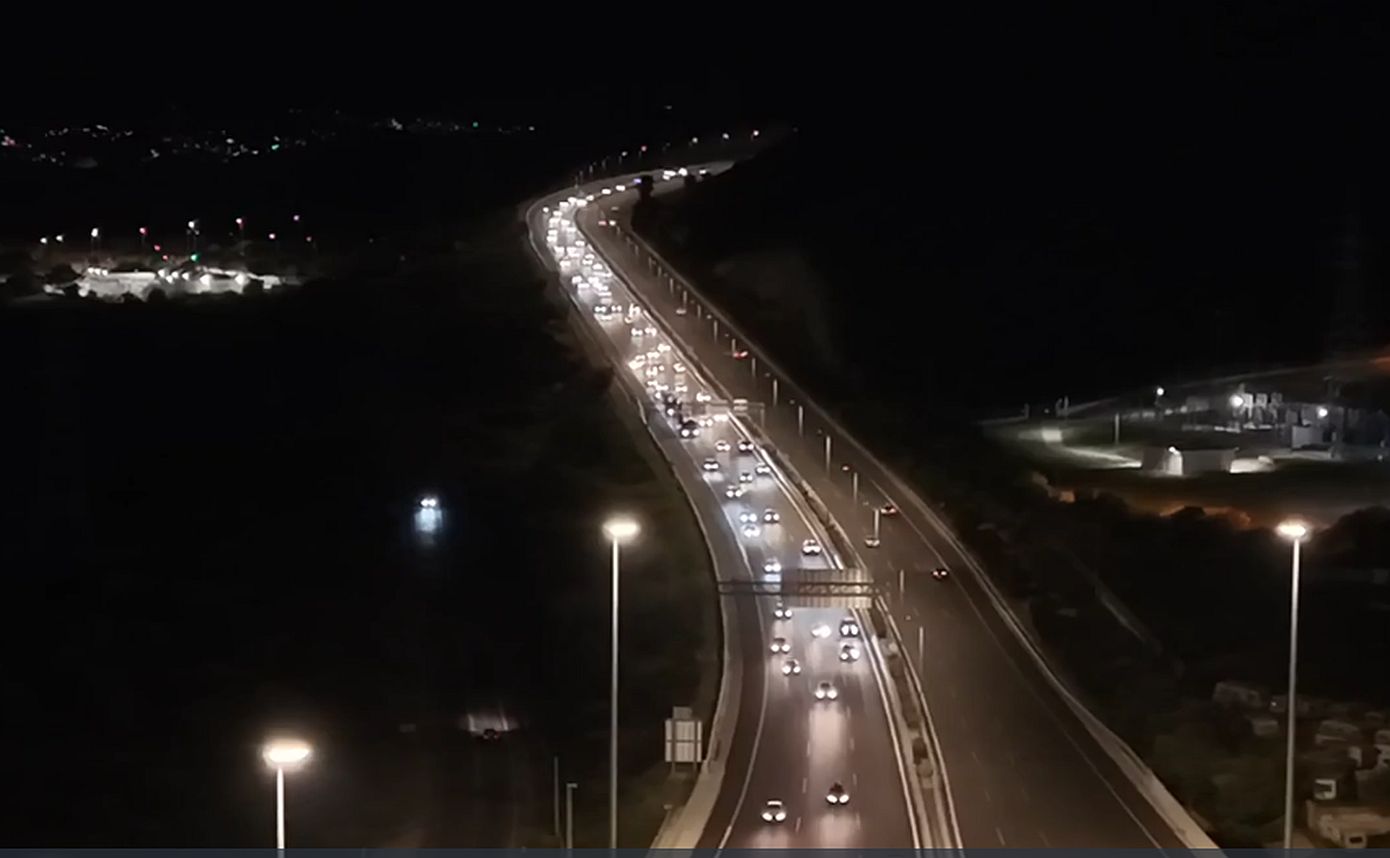 Πασχαλινή επιστροφή εκδρομέων – Έντονη κίνηση από Ίσθμια μέχρι Κινέττα – Ουρές στις Αφίδνες