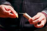 Ιεράπετρα: Έφηβος 16 ετών τραυματίστηκε από κροτίδα στο χέρι – Συνελήφθη η μητέρα του