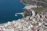 Λουτράκι: 14χρονος παραλίγο να πνιγεί ενώ έτρωγε – Τον έσωσε νοσηλεύτρια με τη λαβή Χάιμλιχ