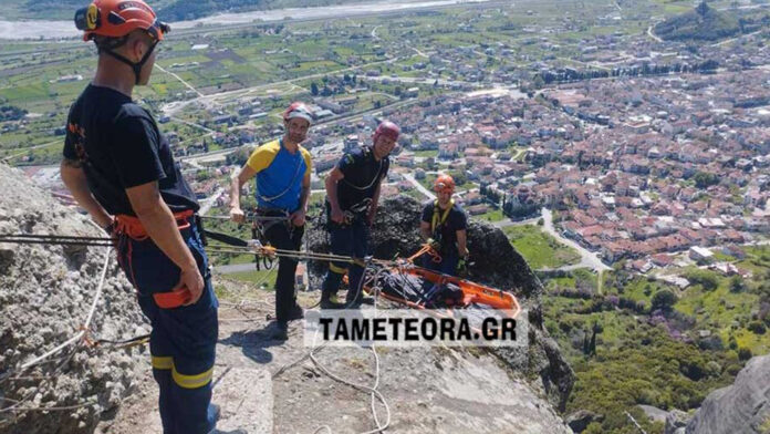 Η στιγμή που έπεσε και σκοτώθηκε η 66χρονη στα Μετέωρα – Σοκαριστικό βίντεο