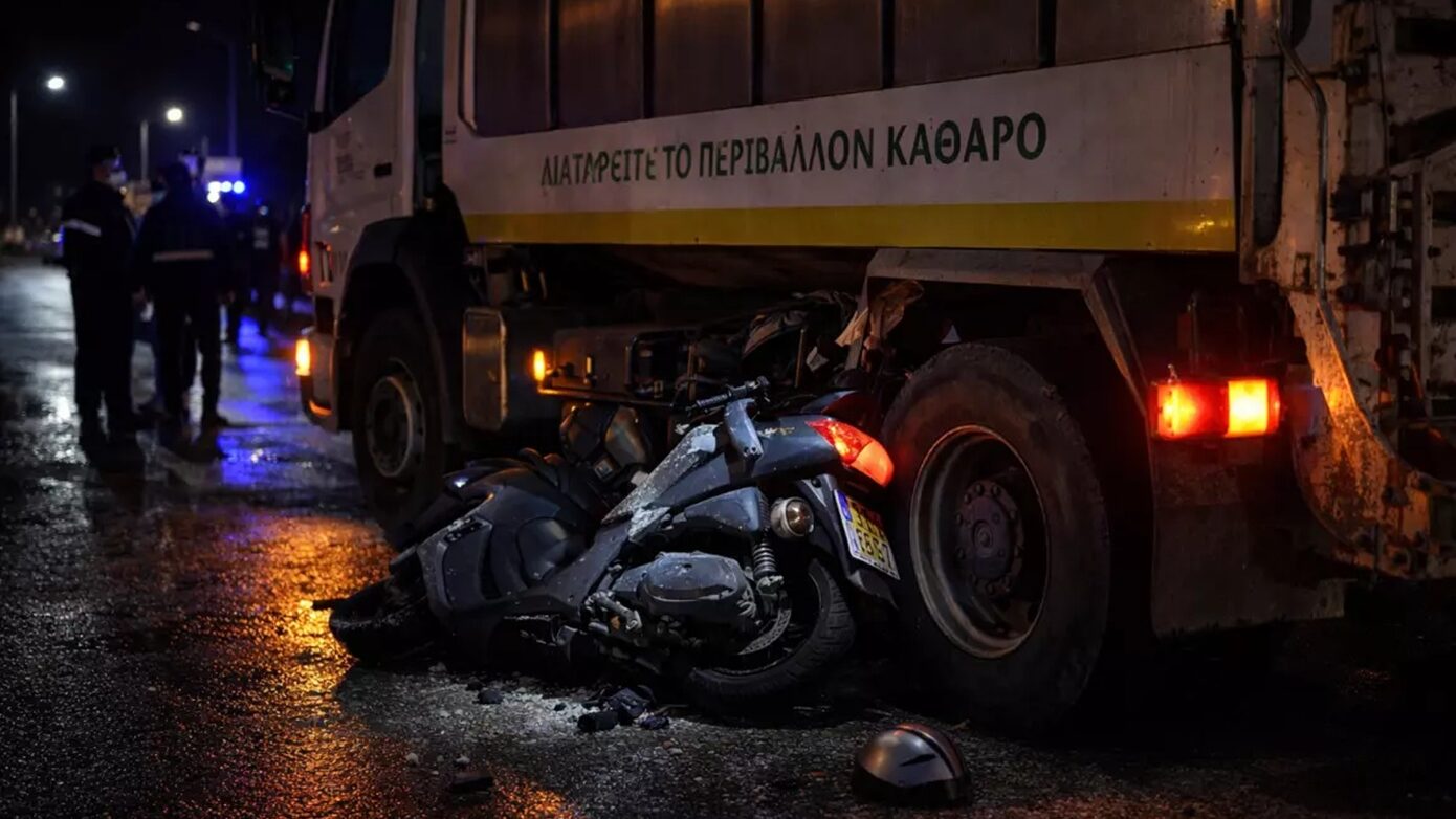 Δραματικό δυστύχημα στη Μυτιλήνη: Οδηγός μηχανής χάνει τη ζωή του σε σύγκρουση με απορριμματοφόρο τα ξημερώματα